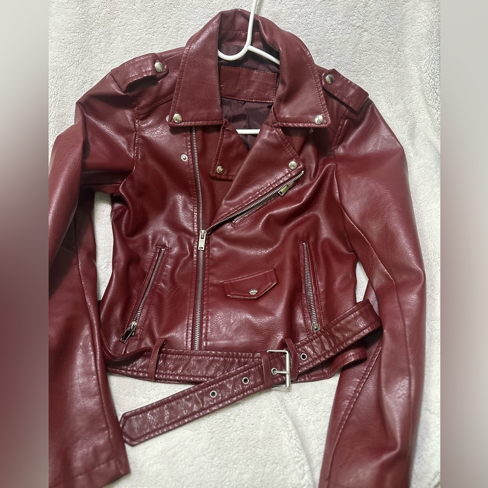 Size s leather jacket color red